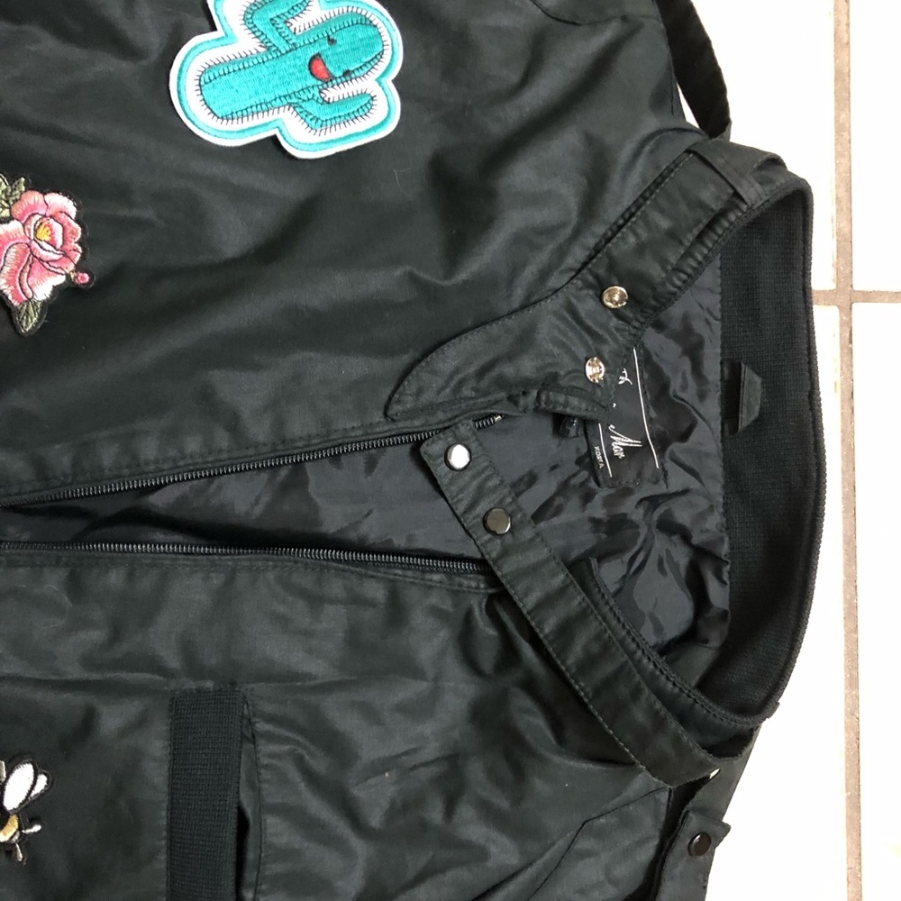Cute bomber jacket with free iron-on patches!